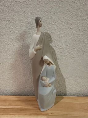 Lladro Holy Family Nativity Mat Finish 9”
